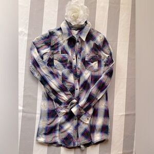 Western Women’s Plaid Shirt in Medium.